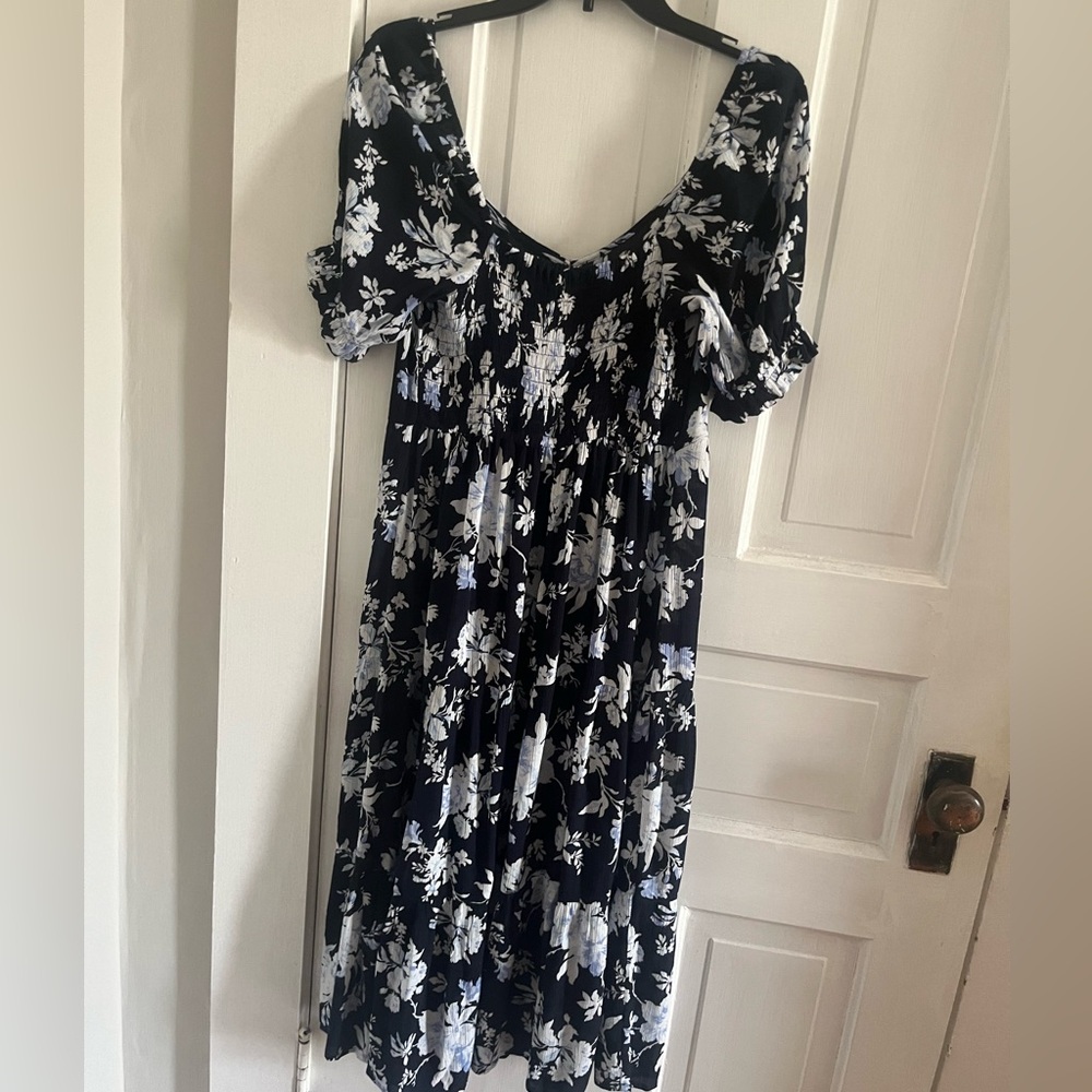 Abercrombie & Fitch Smocked Midi Floral Navy Dress Size Medium